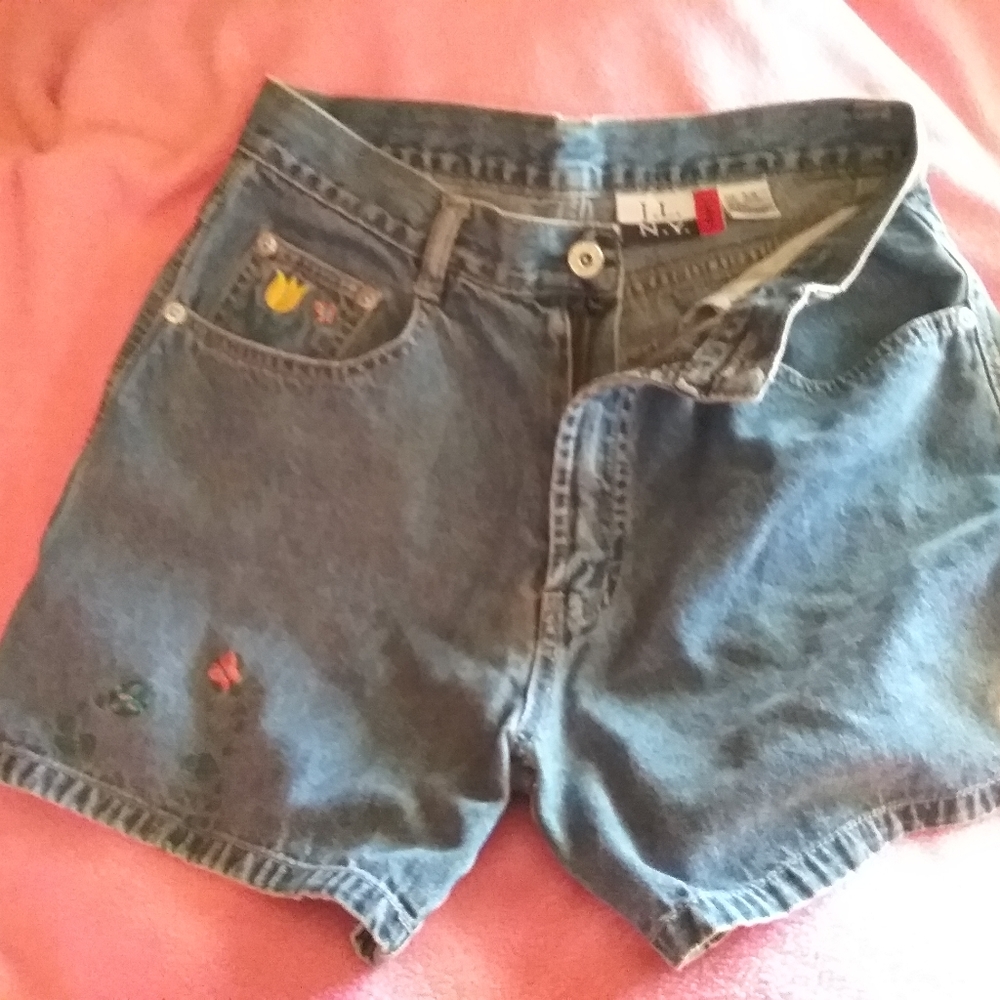 Ladies j.l. n.y. sport jean shorts size 5/6